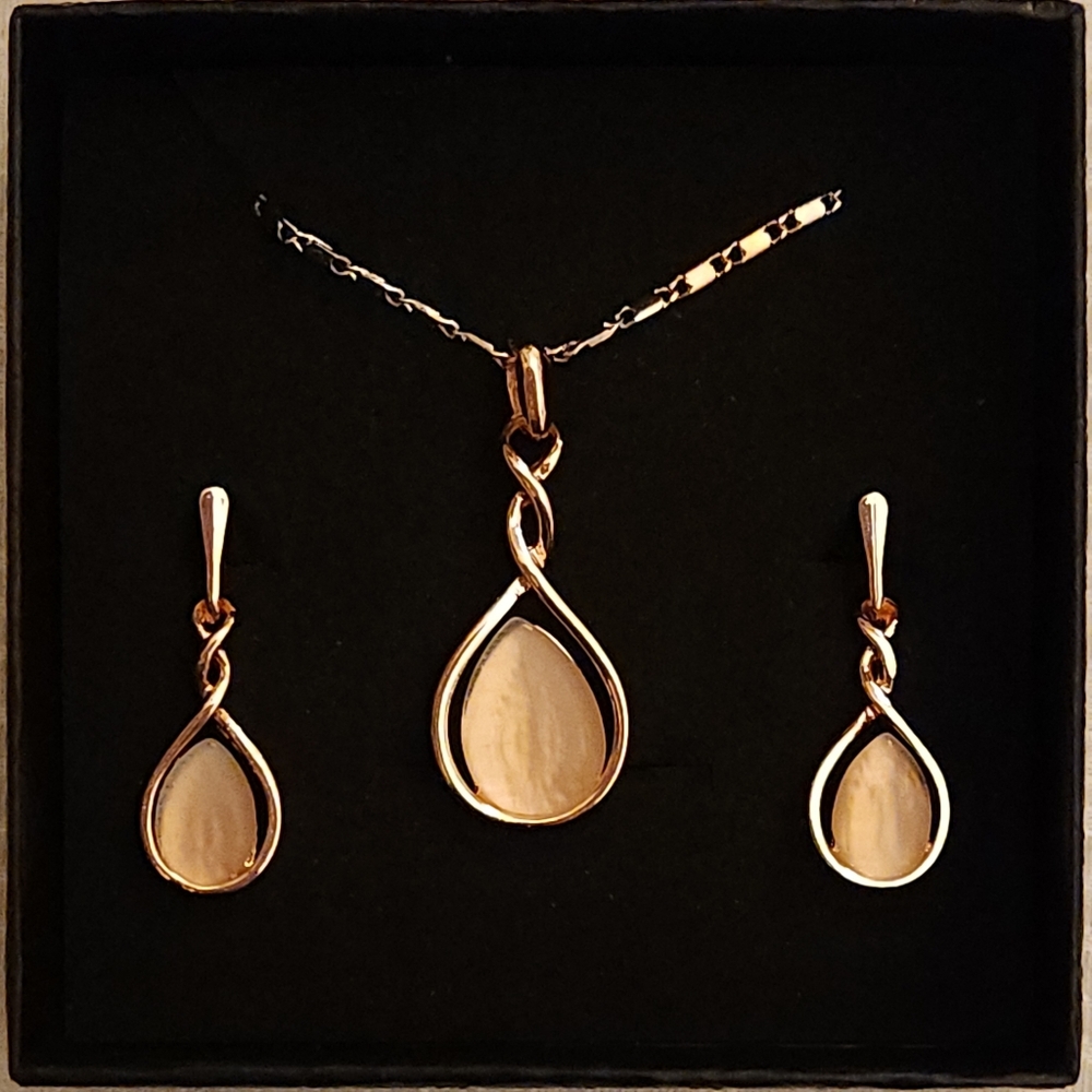 Elegant Teardrop Pendant Necklace and Earrings Set - Cream Teardrop